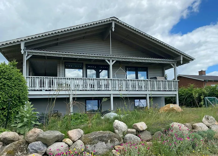 Bjaelkehus Med Udsigt Over Mosso * Skanderborg